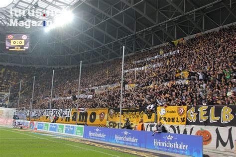 Foto: Fans von Dynamo Dresden beim Spiel gegen St. Pauli - Bilder von ...