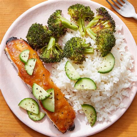 Recipe Miso Honey Salmon With Sesame Roasted Broccoli And Garlic Rice Blue Apron