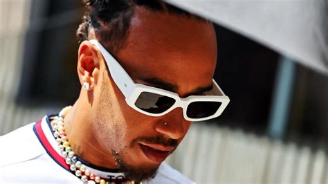 Lewis Hamilton provides latest Mercedes contract update as lengthy wait ...