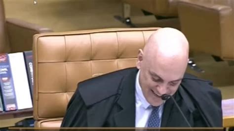 VÍDEO Alexandre de Moraes é interrompido por funk no STF