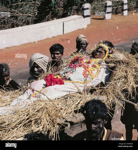 India - Mysore. Hindu funeral (Antyesti): transportation of the body ...