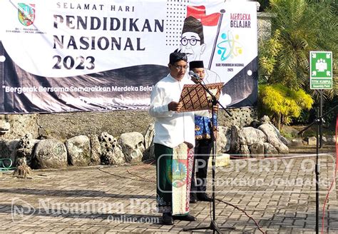 Upacara Hardiknas 2023 Pegawai Disdikbud Jombang Kenakan Pakaian Adat