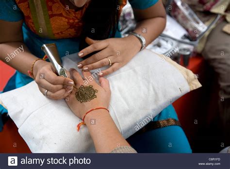 Indian Woman Painting Hand Henna Hi Res Stock Photography And Images