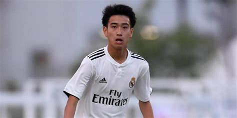 圧巻fkで沸かせたレアルの18歳中井卓大、実は「初めて」だったと告白 サッカー スポーツブル スポブル