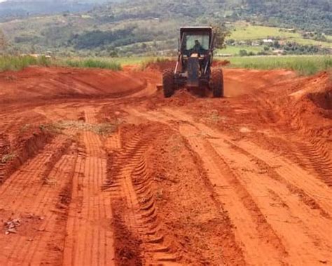 Equipes Seguem Trabalhando Para Recuperar Estradas Danificadas Pelas