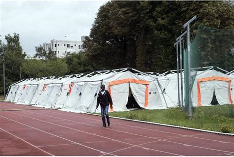 Migranti 1 000 Evacuati Da Campo Di Fortuna A Parigi Tiscali Notizie