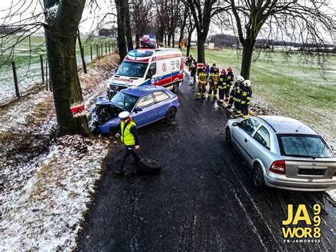 Powa Ny Wypadek Pod Jaworem Audi Uderzy O W Drzewo Zdj Cia Legnica