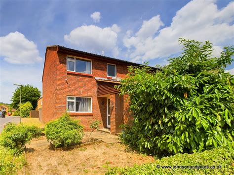 3 Bed End Terrace House For Sale In Gogmore Farm Close Chertsey Kt16