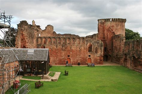 Bothwell Castle | Castle in Bothwell, Lanarkshire | Stravaiging around ...