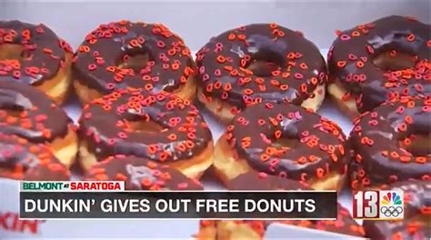 Dunkin Franchisee Hands Out 1 200 Donuts To Fans Going Into Saratoga