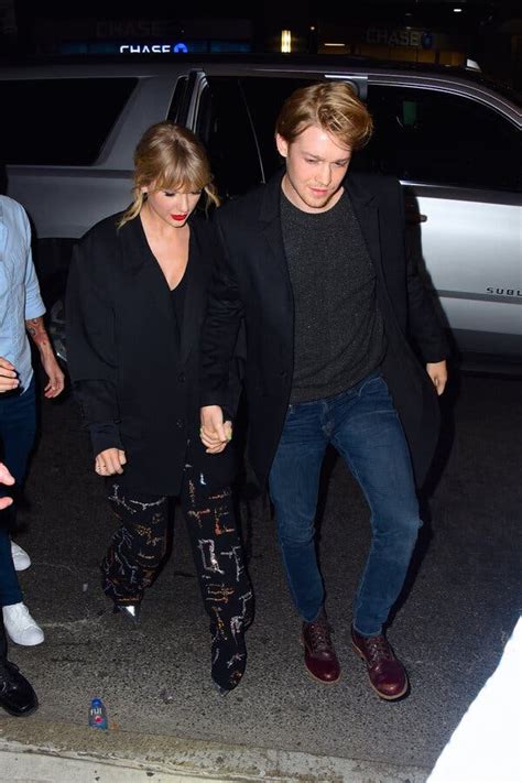 Taylor Swift Fans Grapple With Joe Alwyn Breakup Reports The New York