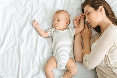 Co Sleeping Sleeping With Your Infant Benefits And Risks Stl Beds