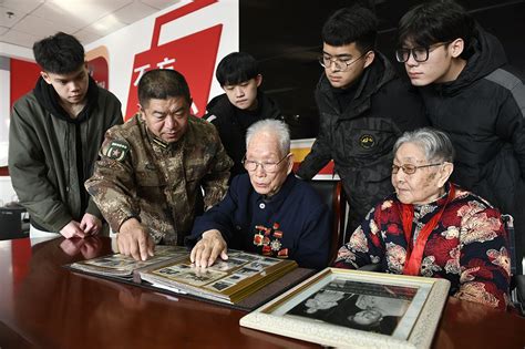 讲述红色故事 传承红色基因老兵鼓励大学生参军入伍保卫祖国德州新闻网