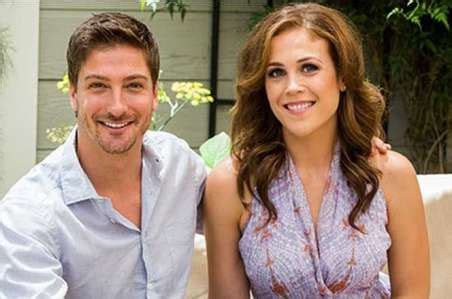 Is American Actress Erin Krakow Dating Her Co-Actor Daniel Lissing ...