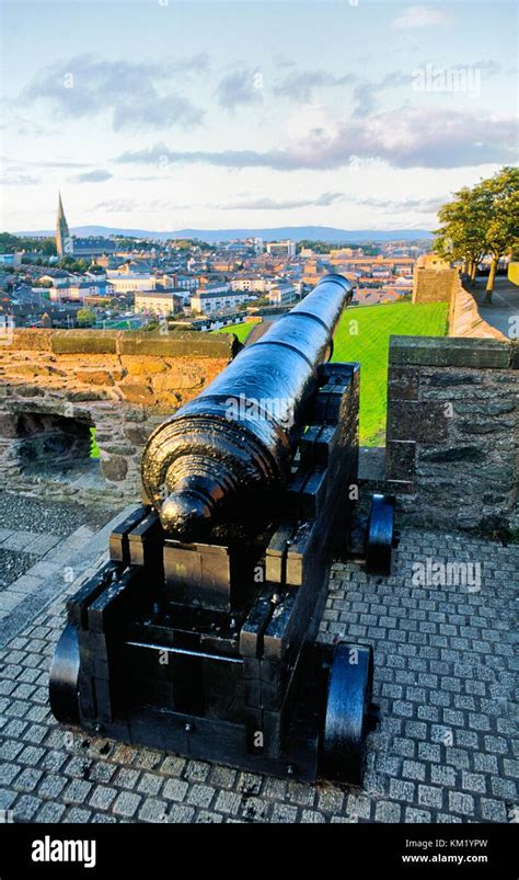 Derry Ireland Cannon Known As Roaring Meg Used Against Siege Of 1689