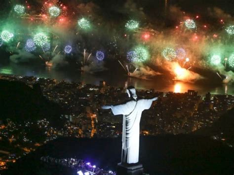 Rio anuncia shows de Caetano Bethânia Anitta e Ivete no réveillon