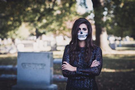 Halloween Skeleton Makeup | A Southern Drawl