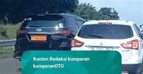 Cara Berhadapan Dengan Arogansi Pengemudi Mobil Berpelat Dinas Di Jalan