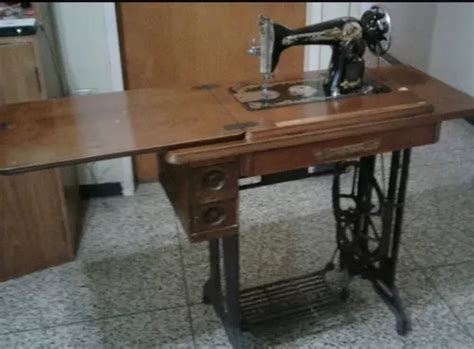 Maquina De Coser Singer Negrita Con Mueble Mercadolibre