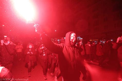 Kilka Tysi Cy Os B Protestowa O W Warszawie Przeciw Decyzji Tk