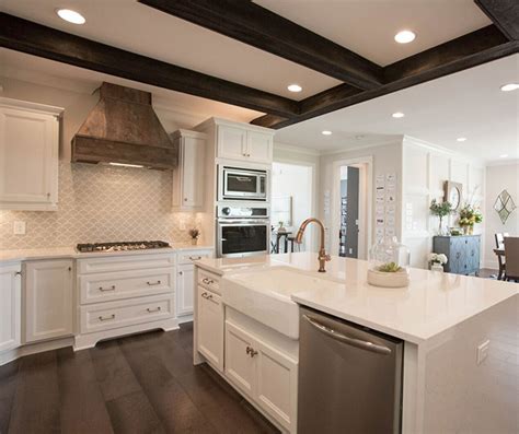 White Kitchen Cabinets - Homecrest Cabinetry