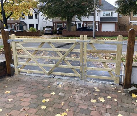 Somerfield 5 Bar Wooden Field Gate - J Hubbard and Son