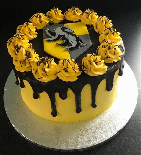 Hufflepuff Cake In Harry Potter Cake Harry Potter Birthday Cake