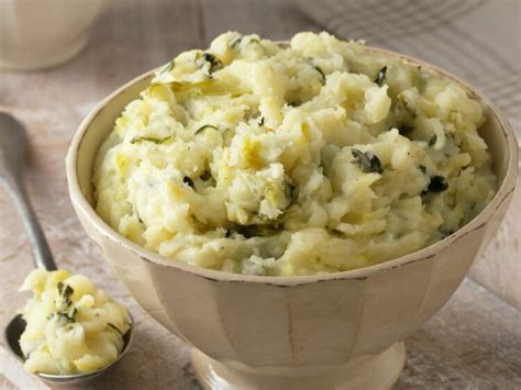 Purée de pomme de terre au chou blanc et au chou frisé facile