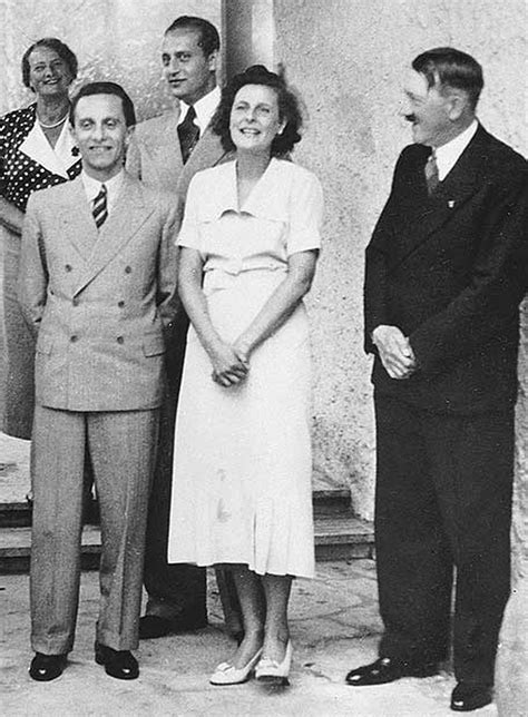 Leni Riefenstahl entre Joseph Goebbels y Adolf Hitler Babelia EL PAÍS