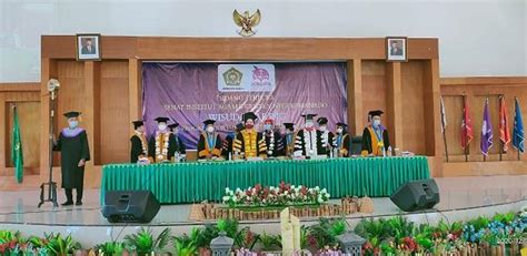 Wisuda Mahasiswa Dirjen Bimas Kristen Apresiasi Transformasi Iakn