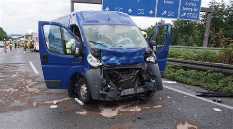 FW Ratingen Schwerer Verkehrsunfall Auf Der A3 Zeitgeschehen