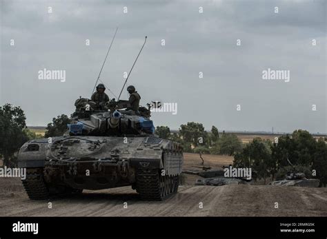 Idf Gaza Tanks Hi Res Stock Photography And Images Alamy