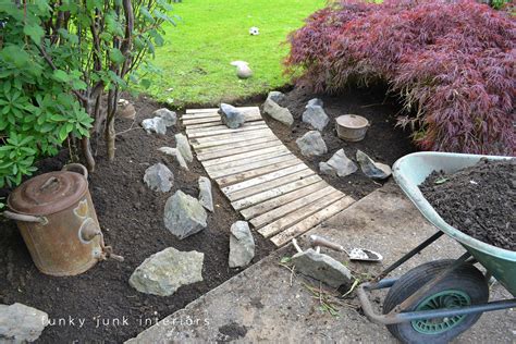 From Dirt To A Pallet Wood Walkway In The Garden Start To Finish Funky