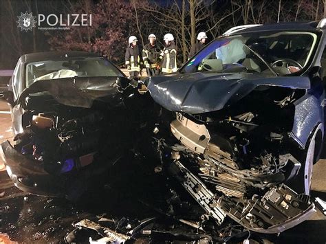 Frontalzusammensto Auf Der B Schlimmer Unfall Mit Zwei Verletzten