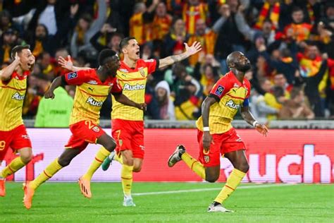 Lens Avant La Ligue Un Match De Gala Contre Manchester United Old