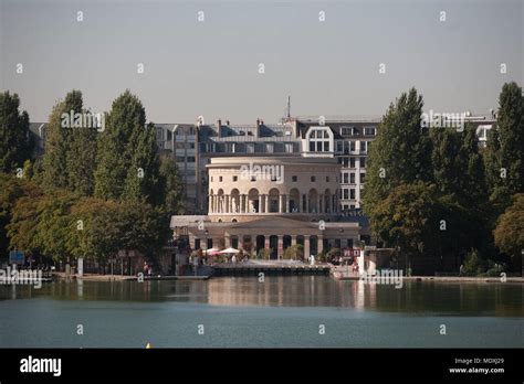 Paris Th Arrondissement Bassin De La Villette Rotunda Architect