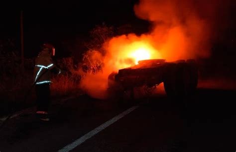 Se Incendia Tr Iler En Carretera Valles Tampico