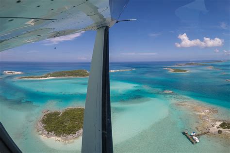 Pig Beach Bahamas: Guide to visiting the Bahamas Swimming Pigs