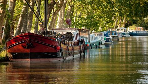 Tourisme Fluvial à Bord Dun Bateau Sur Le Canal Du Midi