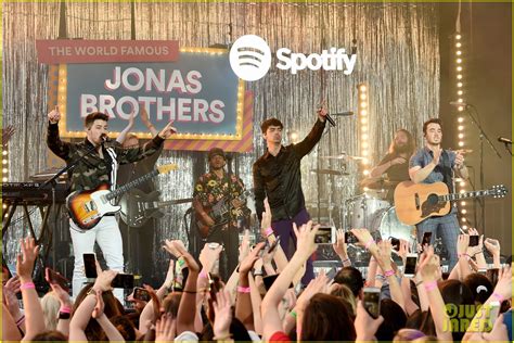 Jonas Brothers Release Happiness Begins Album Stream And Download