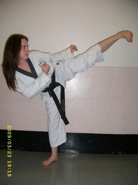 Pin By E Cohen On Karate Fighters Taekwondo Girl Martial Arts Girl