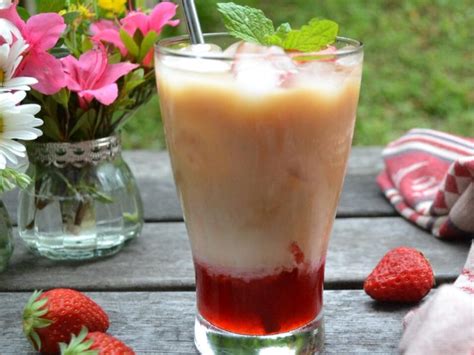 Iced Strawberry Coffee Latte ストロベリーアイスコーヒー By アメリカ南部の台所さん レシピブログ 料理ブログのレシピ満載！