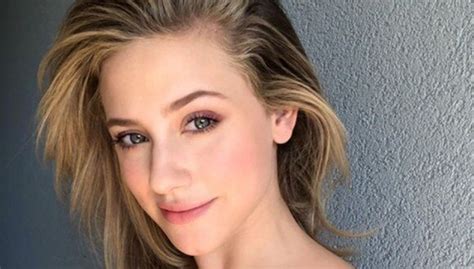 Plus Minus La Nueva Película De Lili Reinhart De Riverdale En Netflix Películas Fama Mag