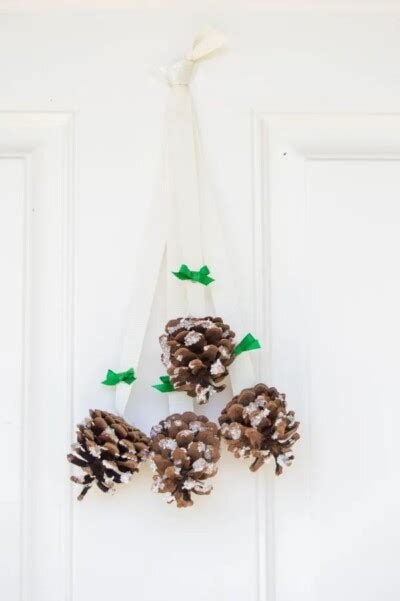 21 Fun Pinecone Christmas Crafts Craftsy Hacks