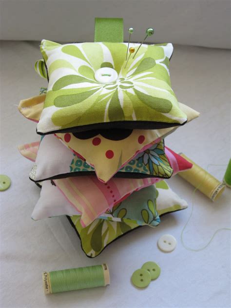 Fabric scrap pin cushions – Sewing Projects | BurdaStyle.com