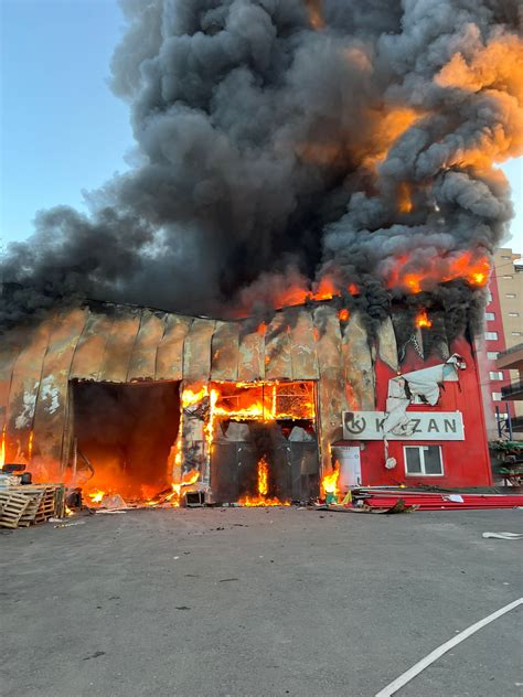 Foto Incendiu De Propor Ii Pe Calea Baciului Pompierii Intervin De