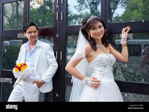 Bride And Groom Vietnamese Wedding Hanoi Vietnam Stock Photo Alamy