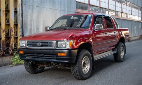 1992 Toyota Hilux double-cab 4x4 | AdamsGarage - SODO-MOTO