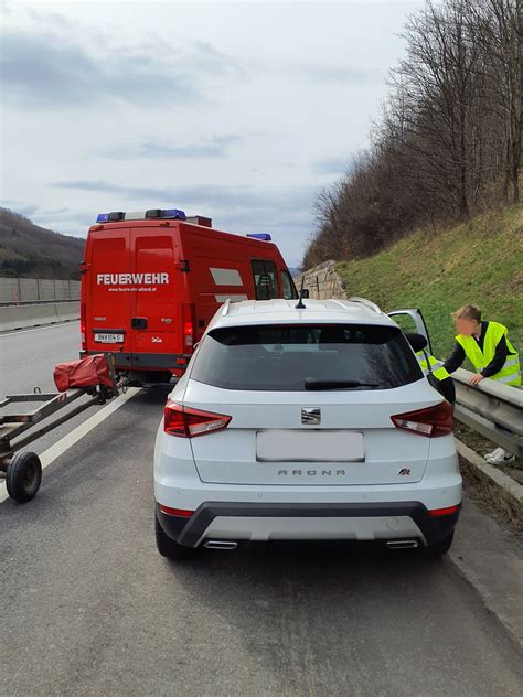 Verkehrsunfall Mit Zwei Pkws Auf Der A Freiwillige