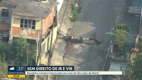 Vídeo Flagrante mostra barricadas e vazamento em rua de São João de